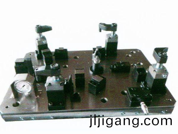 齒輪室(shi)罩(zhao)蓋(gai)液(ye)壓(ya)裌具(ju)